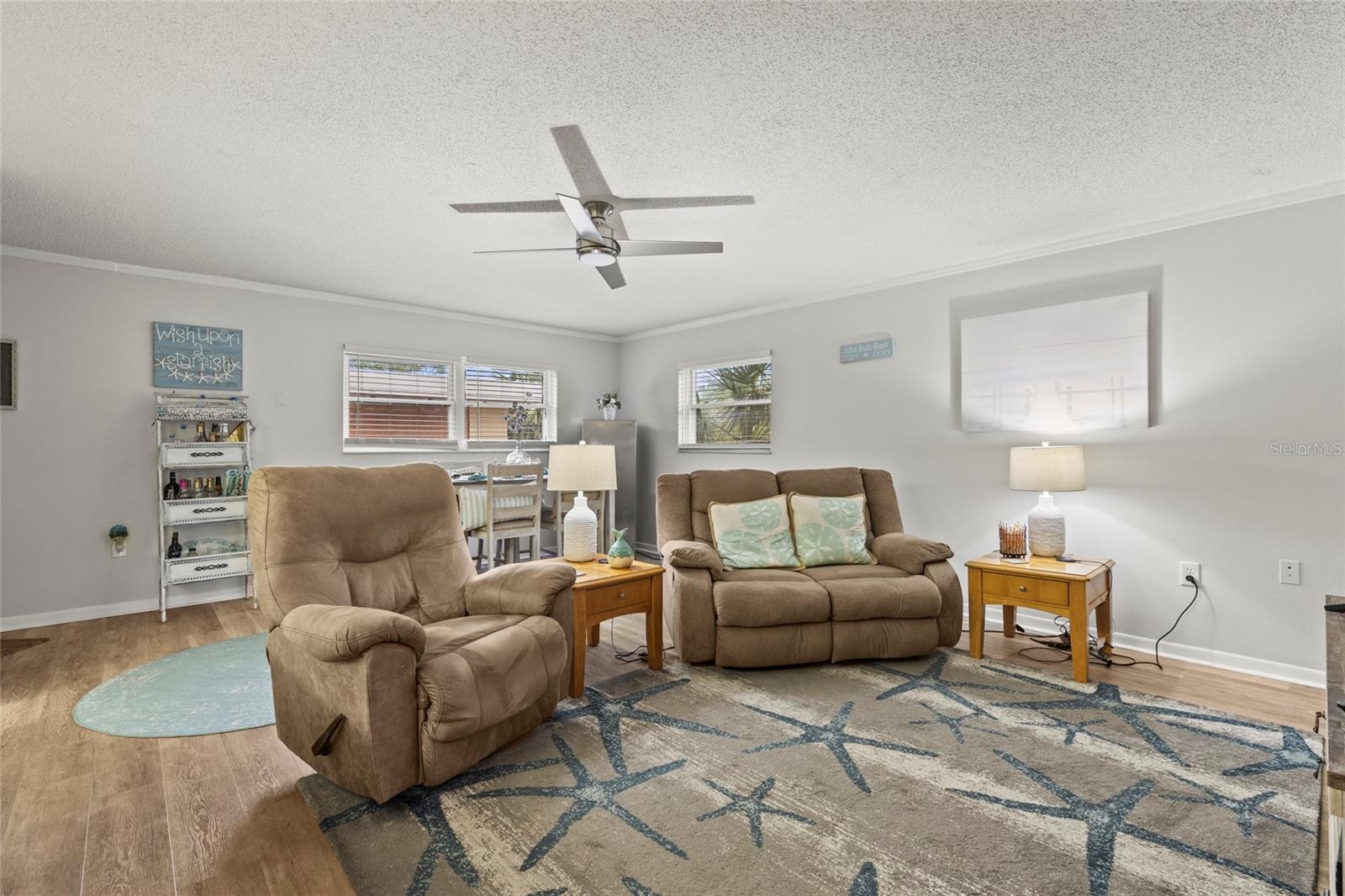 Image 20 of 40 For 12760 Indian Rocks Road 571