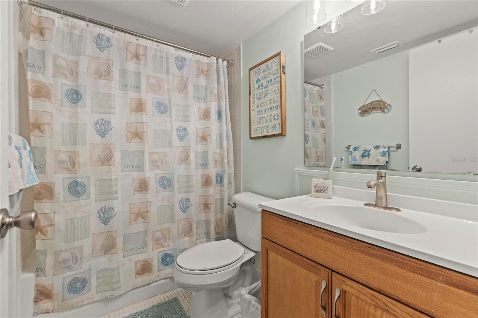 Image 22 of 40 For 12760 Indian Rocks Road 571