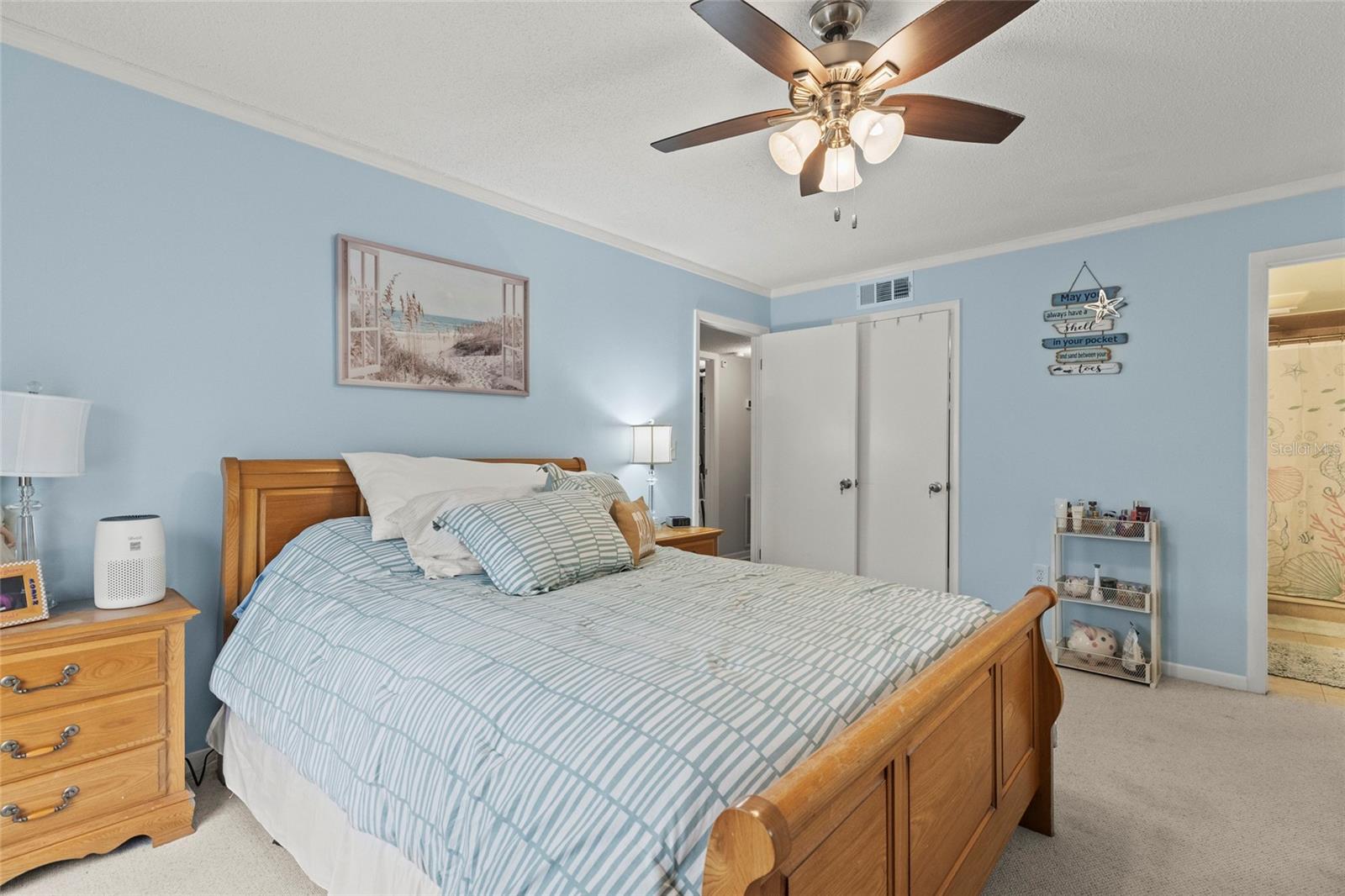 Image 25 of 40 For 12760 Indian Rocks Road 571