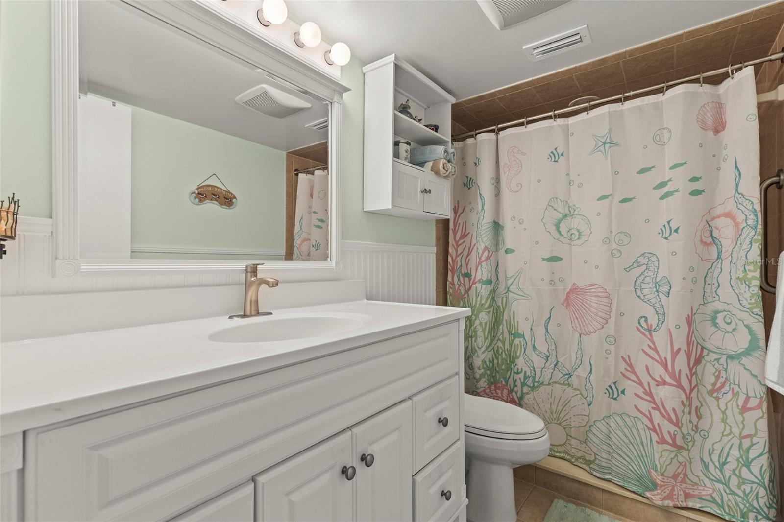 Image 26 of 40 For 12760 Indian Rocks Road 571