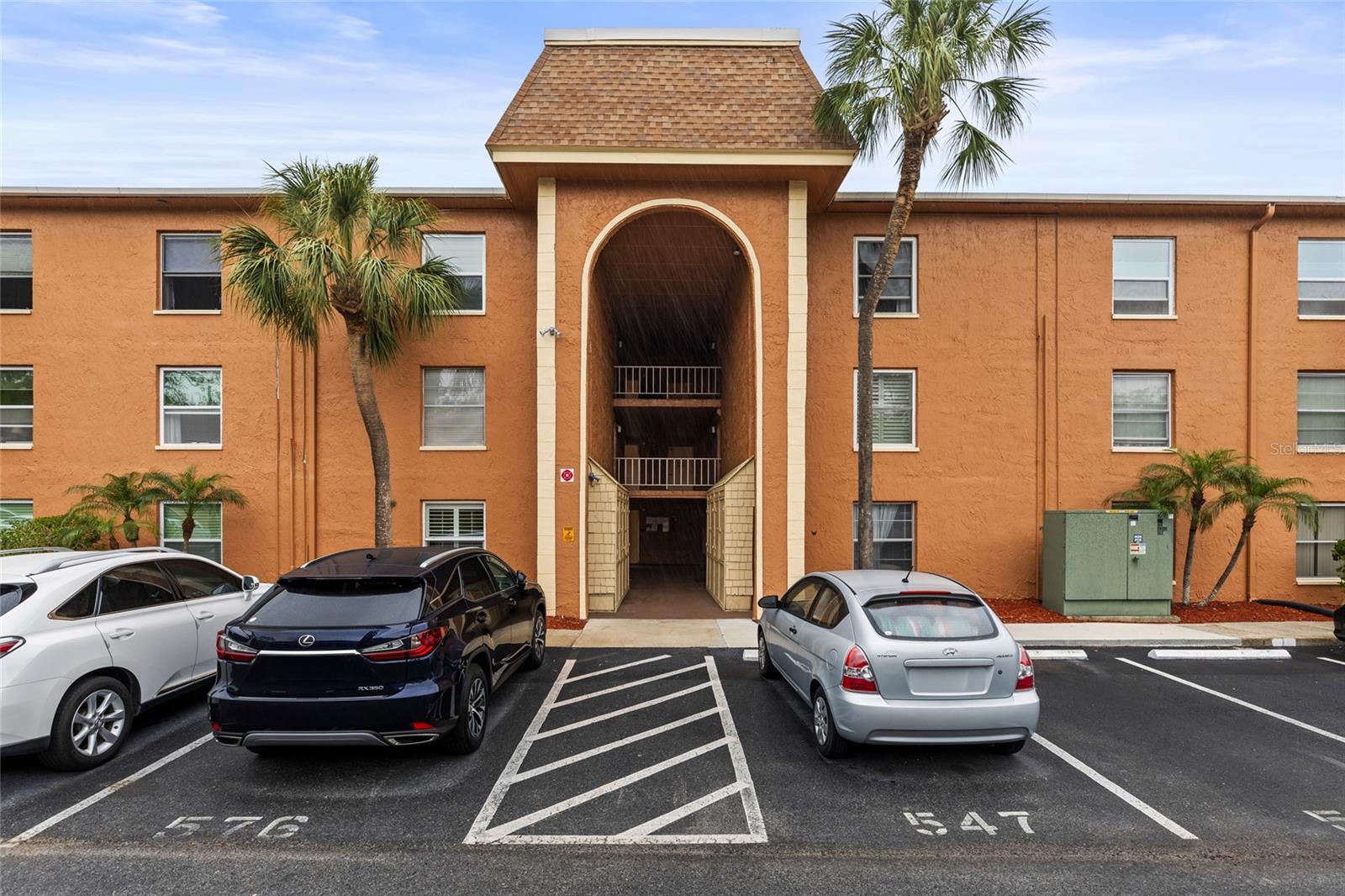 Image 29 of 40 For 12760 Indian Rocks Road 571