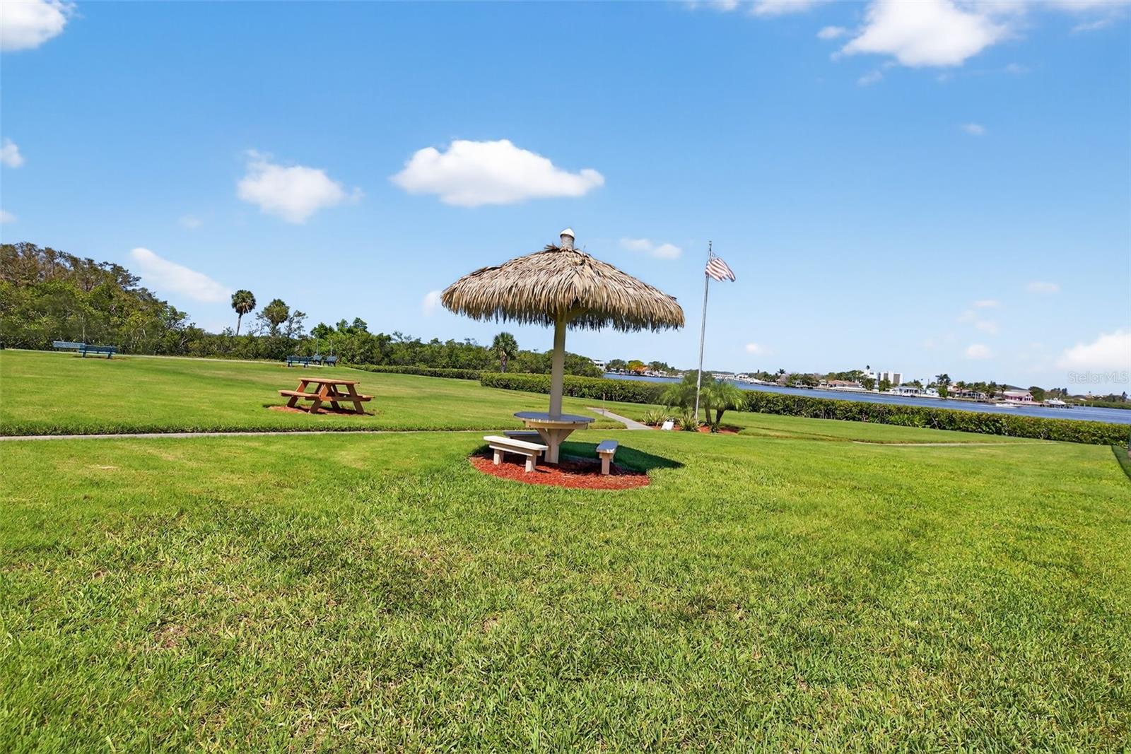 Image 32 of 40 For 12760 Indian Rocks Road 571