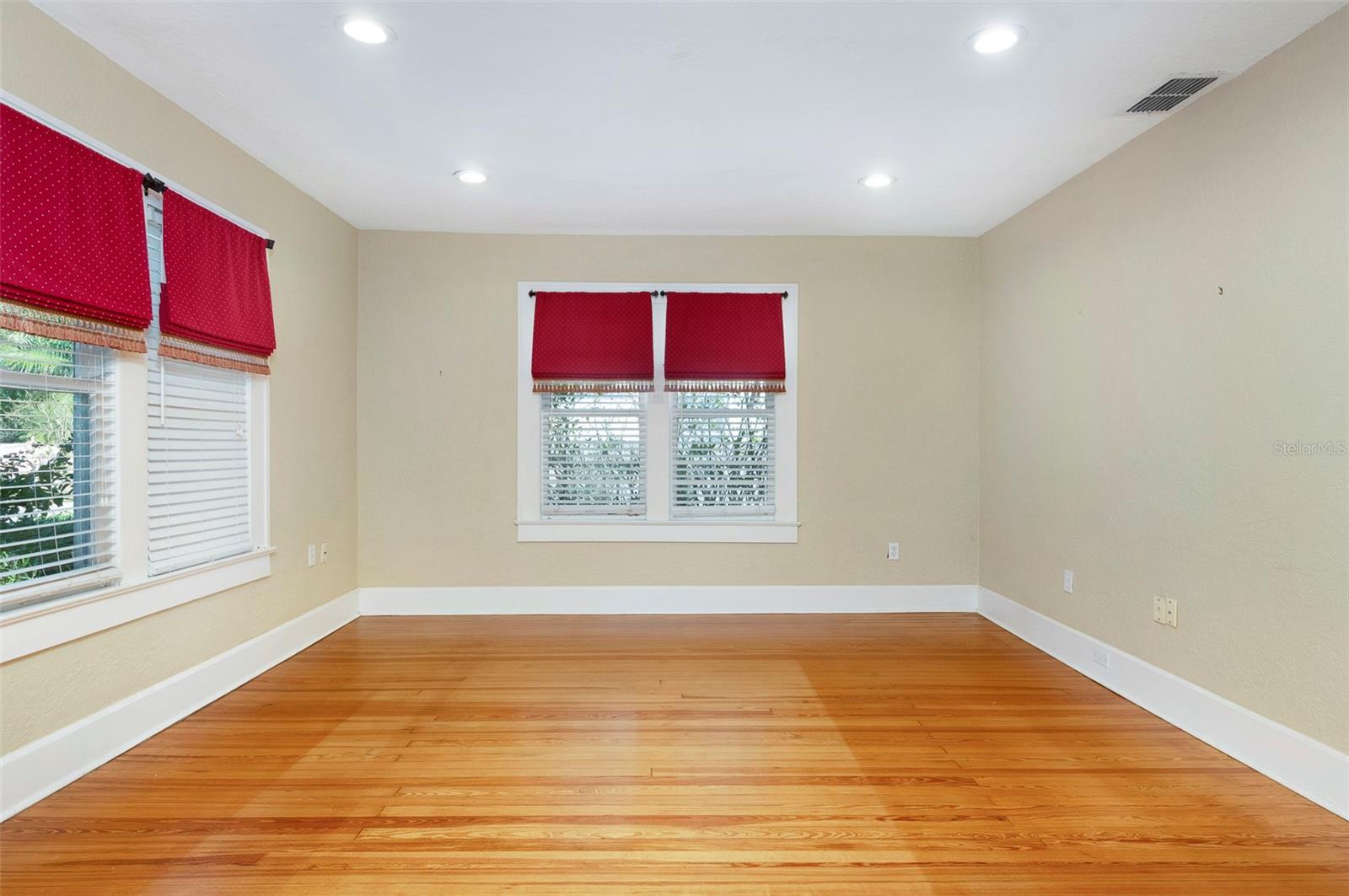 Image 11 of 49 For 130 22nd Avenue Ne