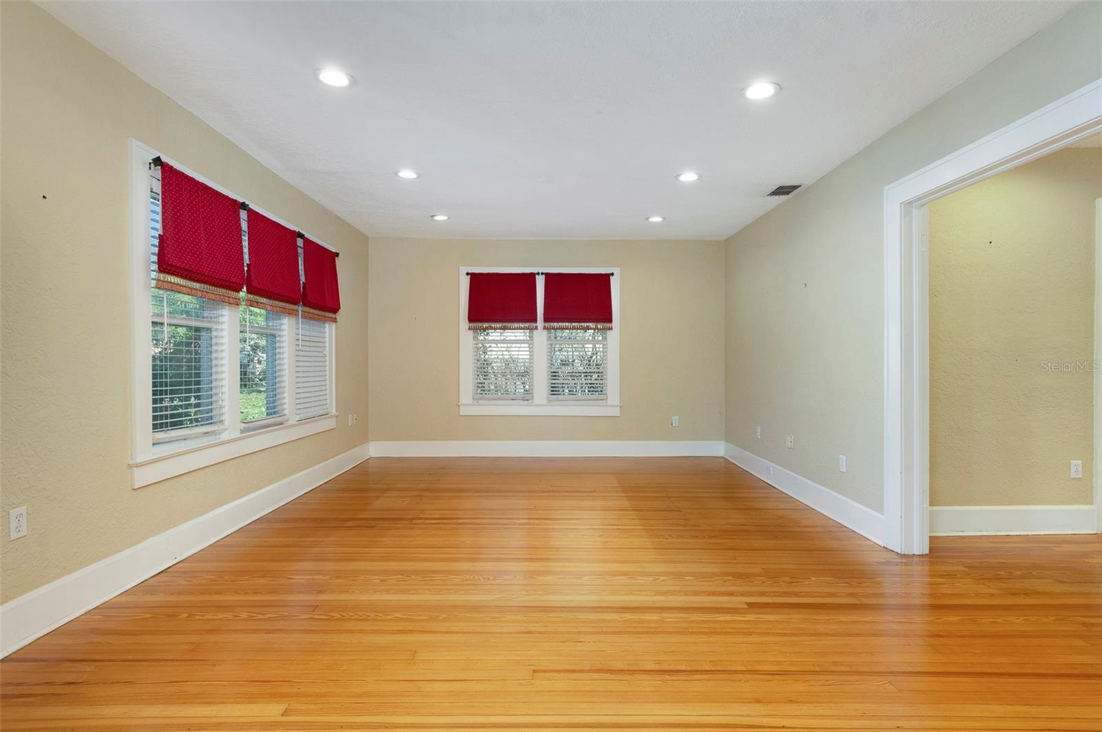 Image 9 of 49 For 130 22nd Avenue Ne