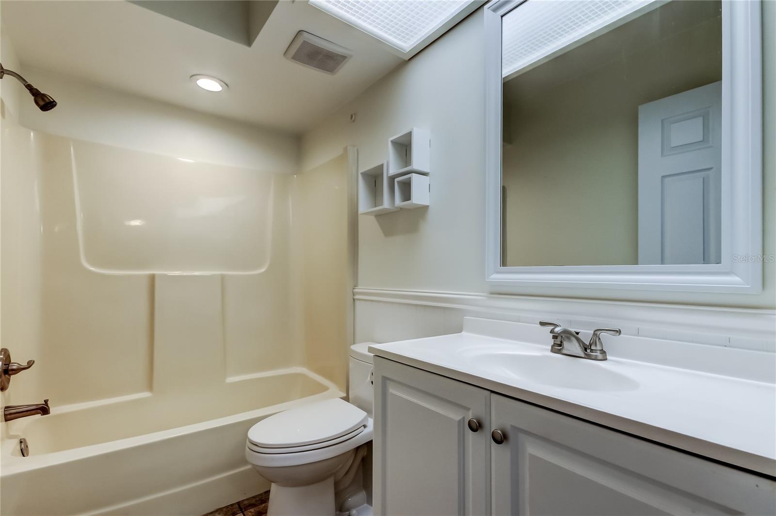 Image 18 of 48 For 200 Meres Boulevard 11