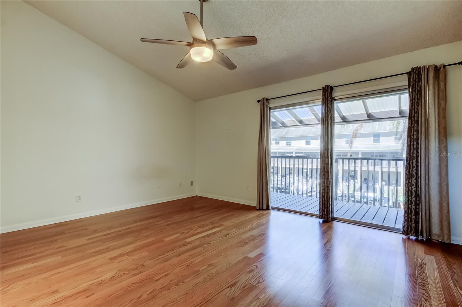 Image 22 of 48 For 200 Meres Boulevard 11