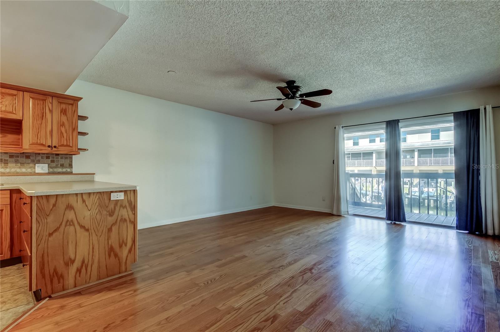 Image 8 of 48 For 200 Meres Boulevard 11