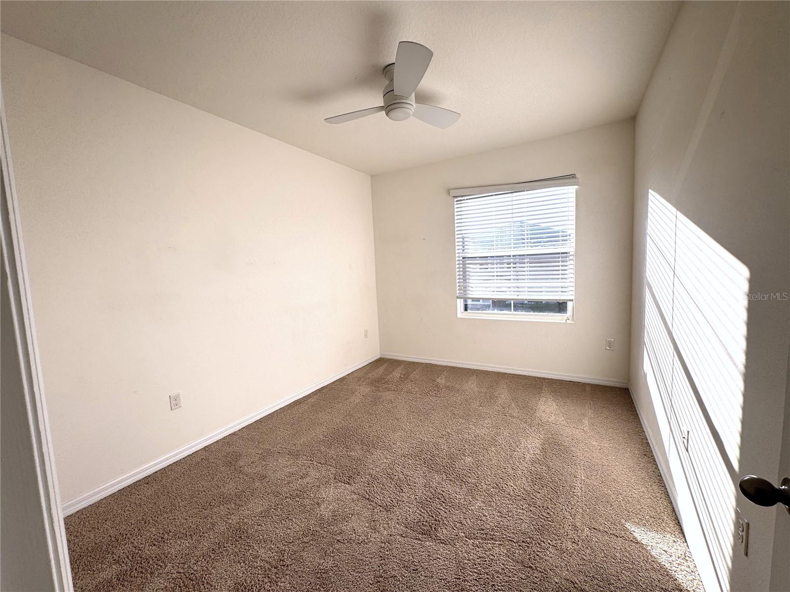 Image 16 of 32 For 3840 Silverlake Way