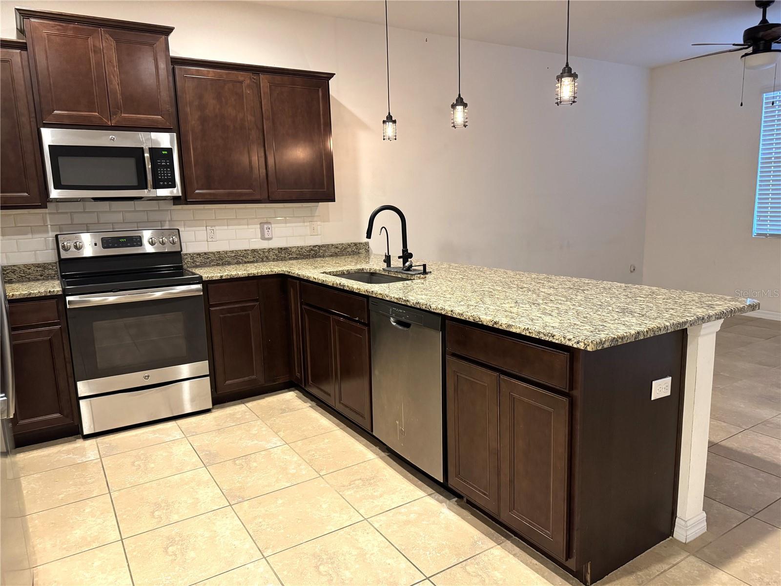 Image 2 of 32 For 3840 Silverlake Way