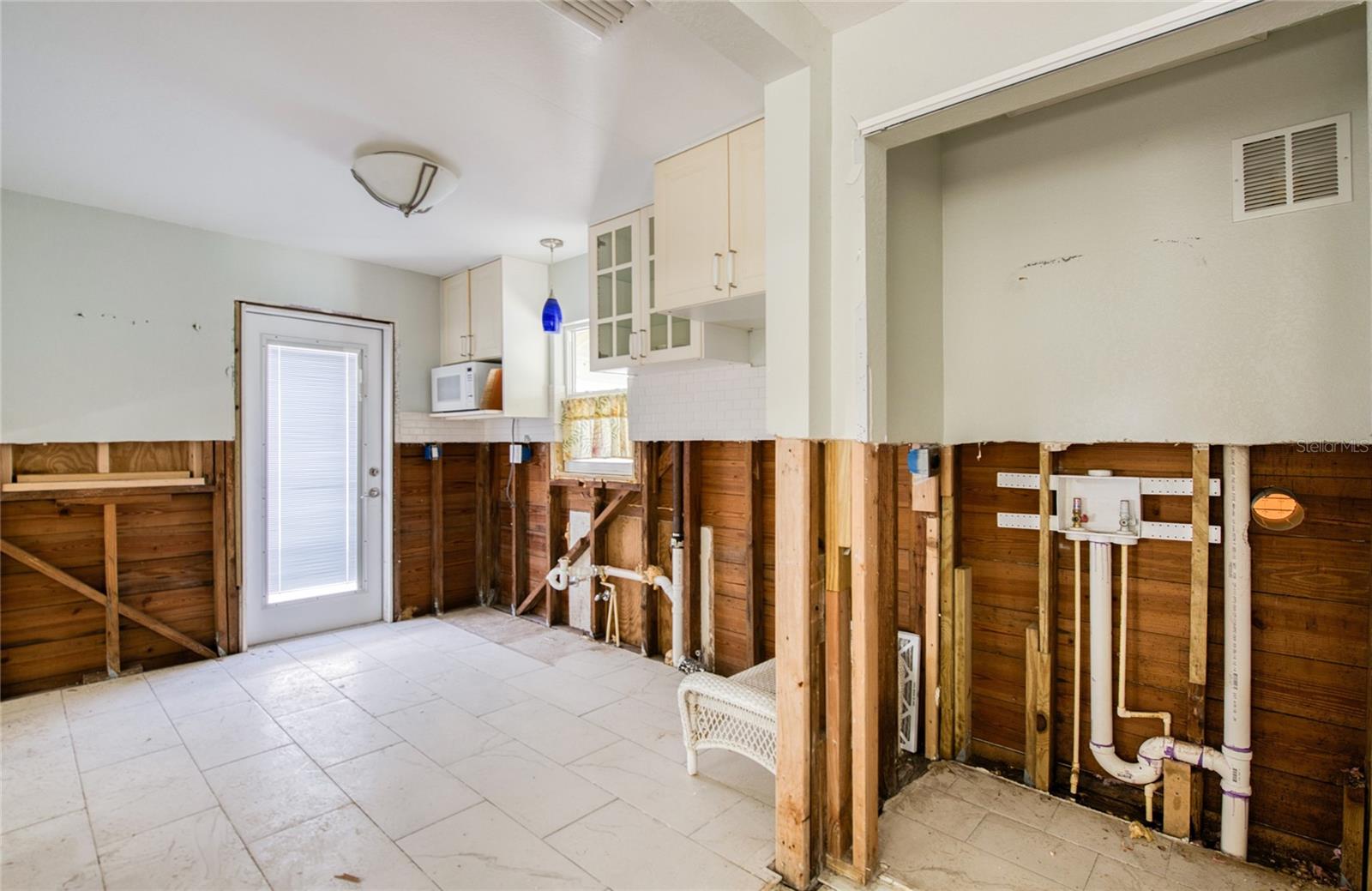 Image 33 of 75 For 13136 4th Street E