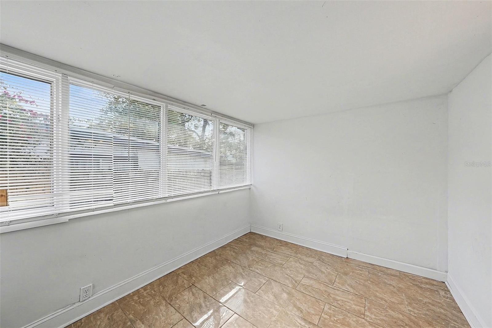 Image 10 of 18 For 816 Minnehaha Street B