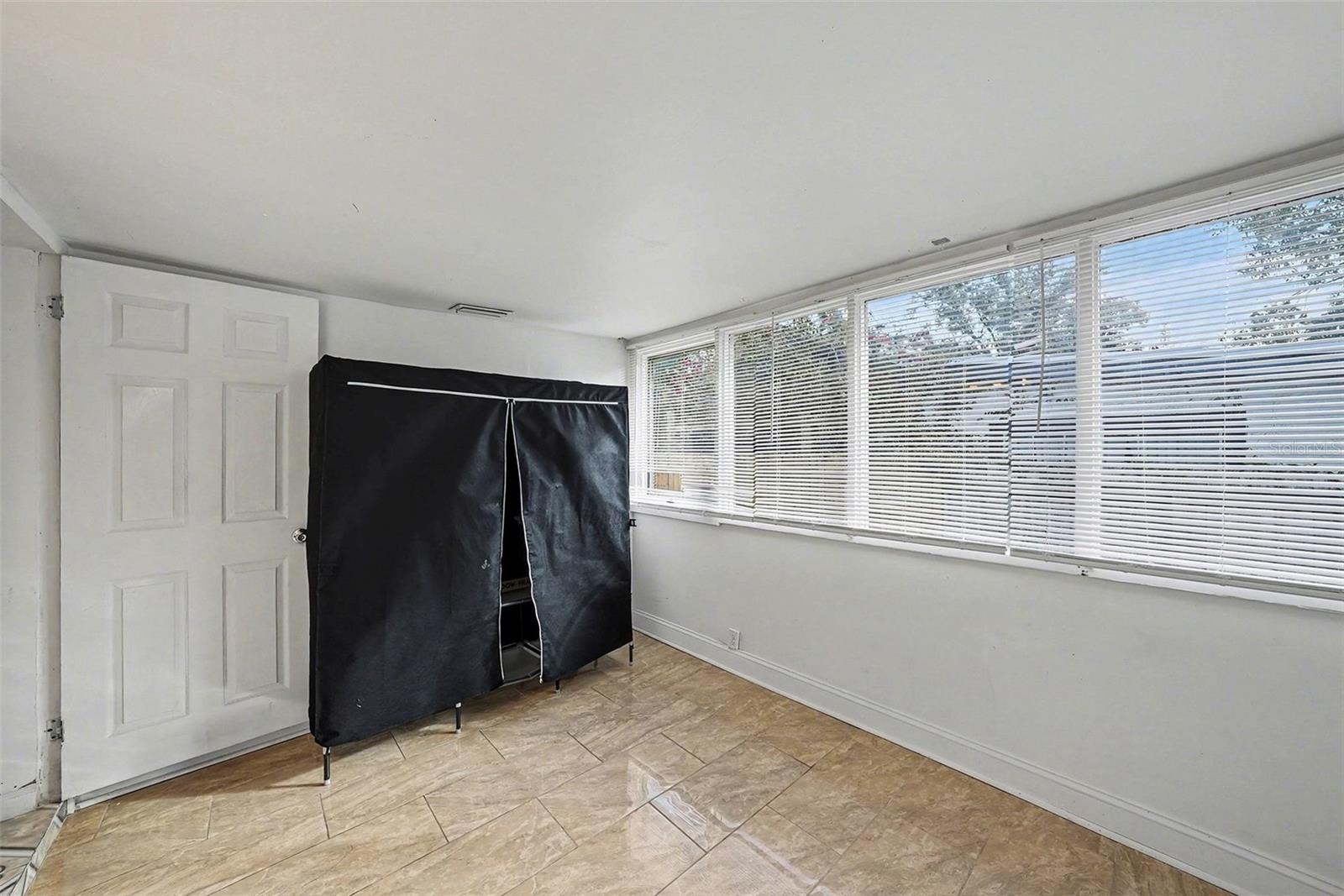 Image 11 of 18 For 816 Minnehaha Street B