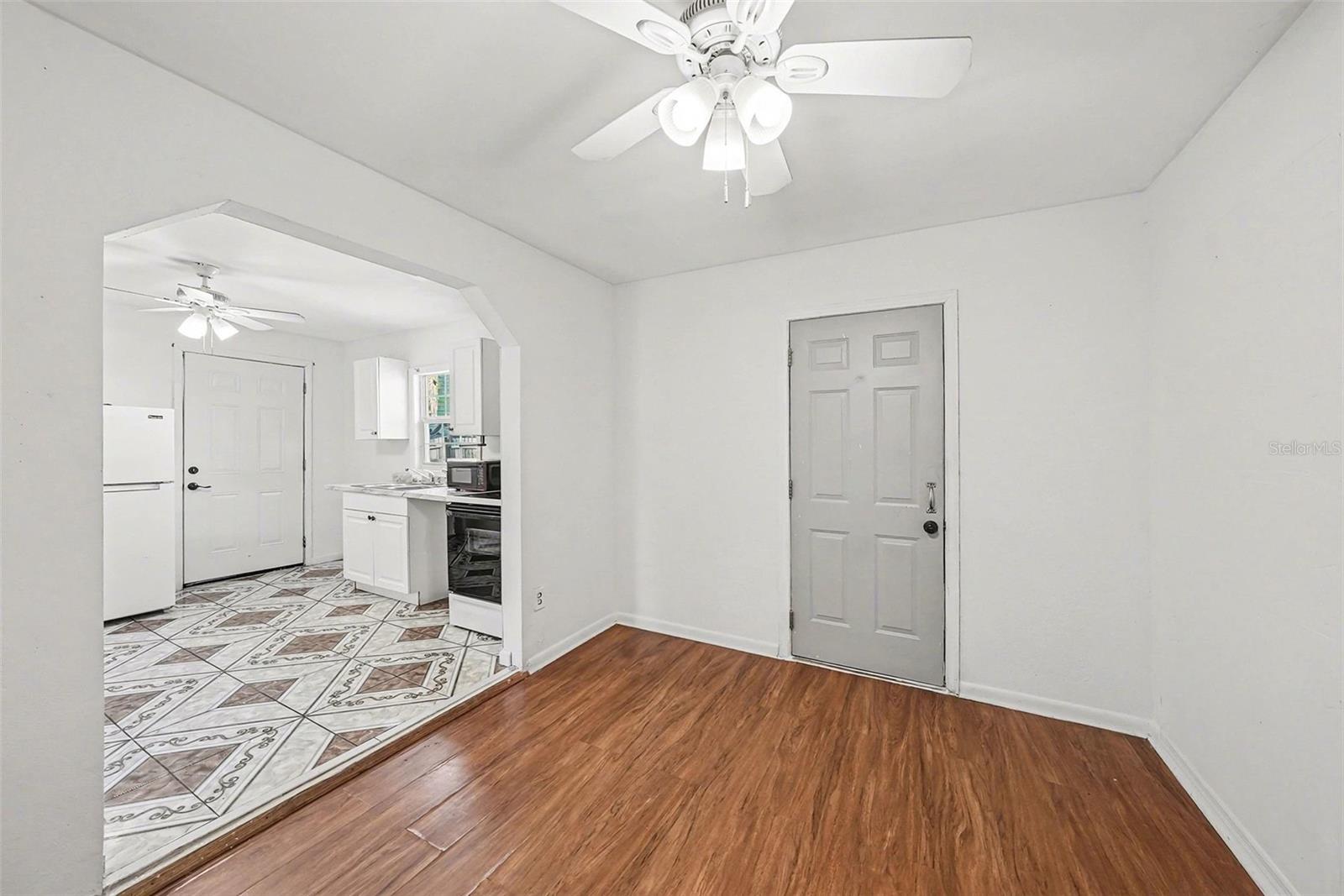 Image 4 of 18 For 816 Minnehaha Street B