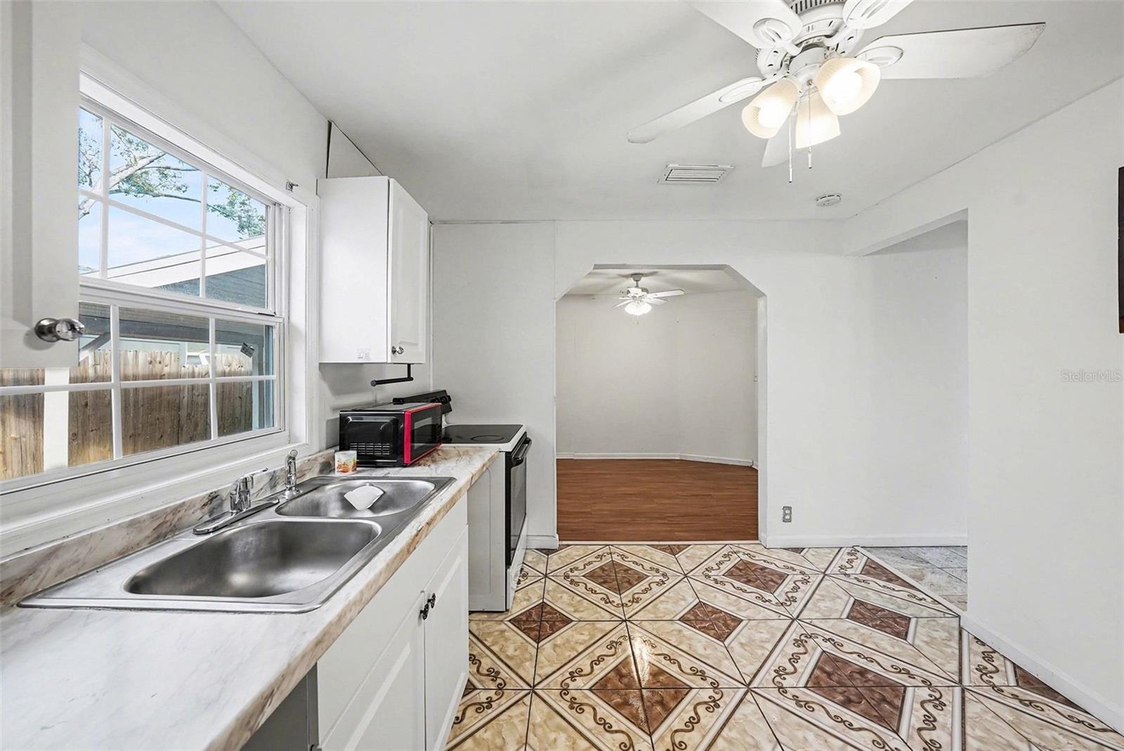 Image 6 of 18 For 816 Minnehaha Street B