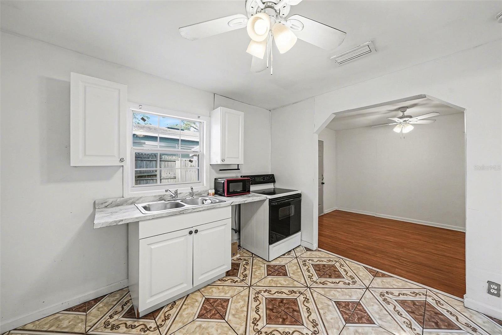 Image 7 of 18 For 816 Minnehaha Street B