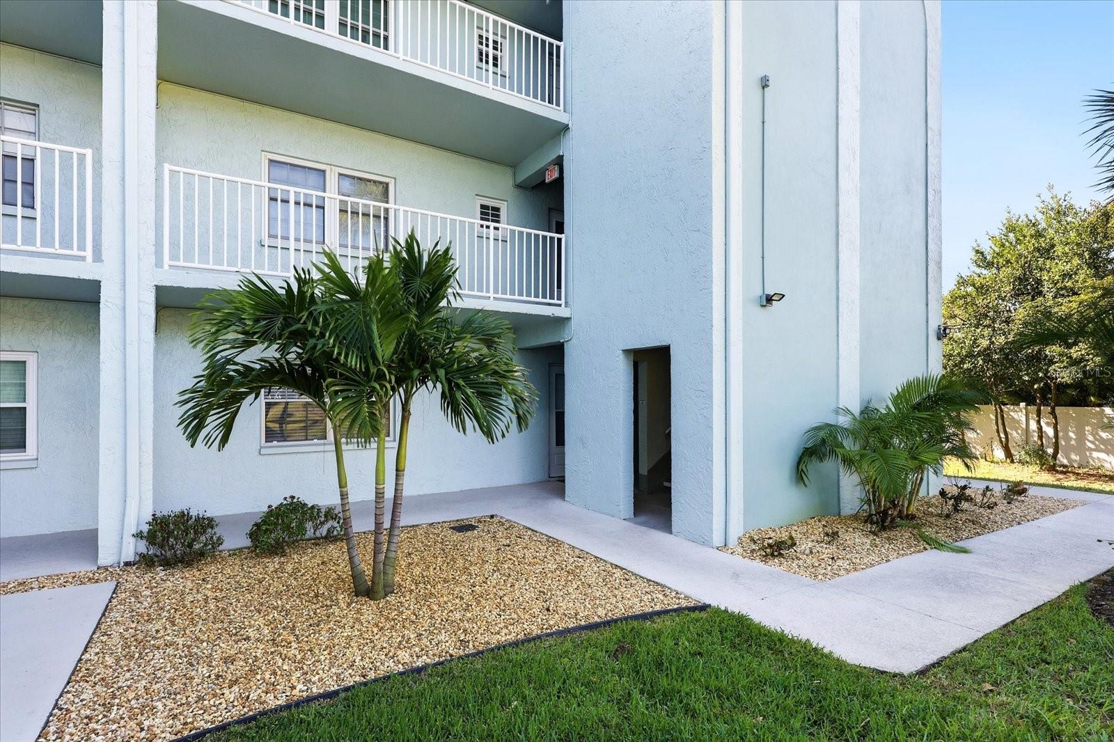 Image 23 of 45 For 1706 Belleair Forest Drive 128