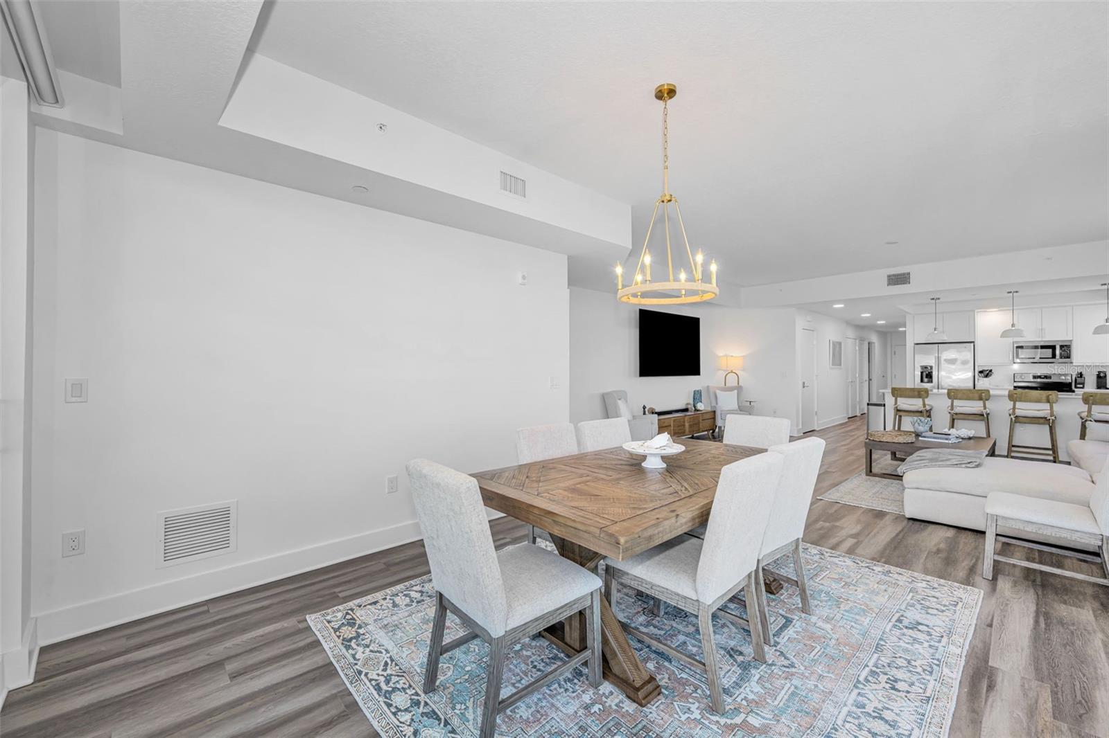 Image 18 of 45 For 415 Island Way 509