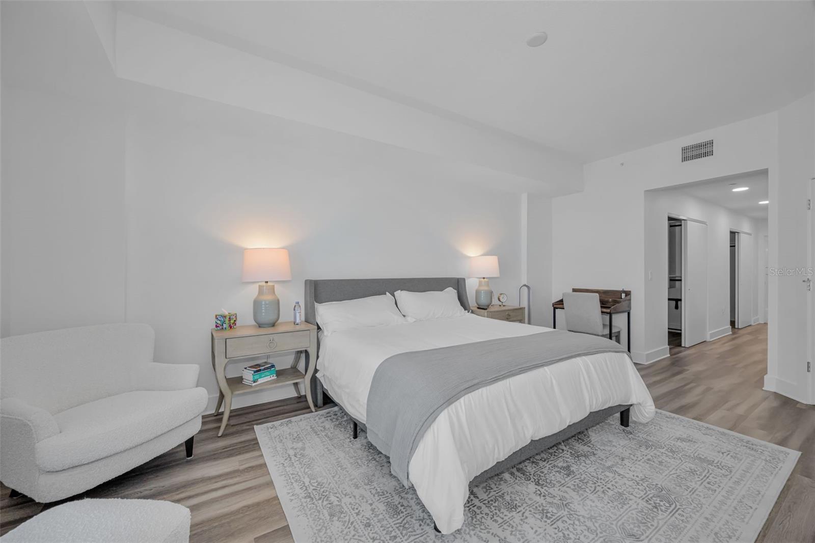 Image 21 of 45 For 415 Island Way 509