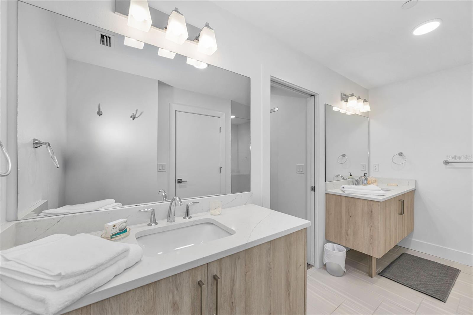 Image 22 of 45 For 415 Island Way 509