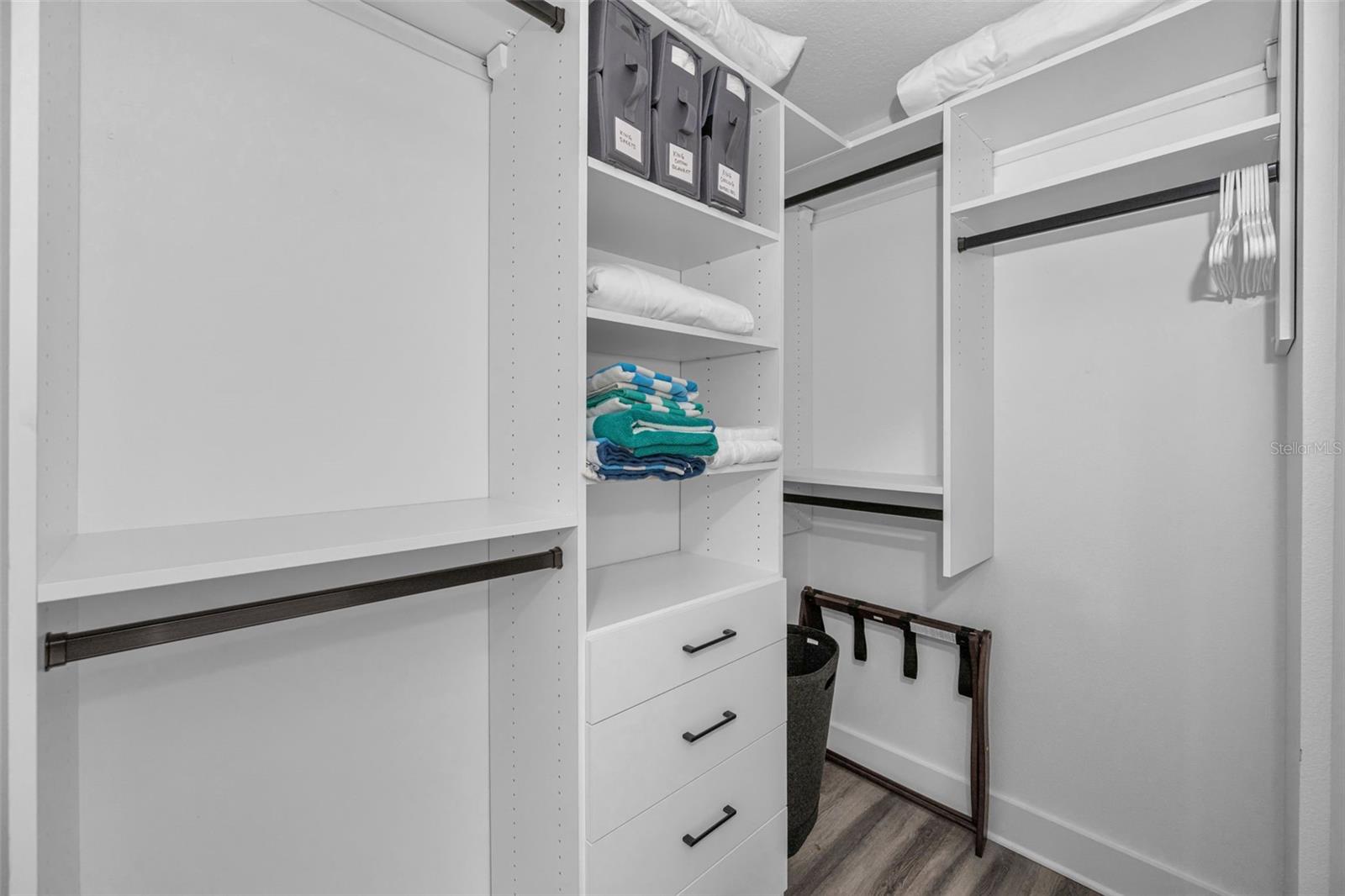 Image 24 of 45 For 415 Island Way 509