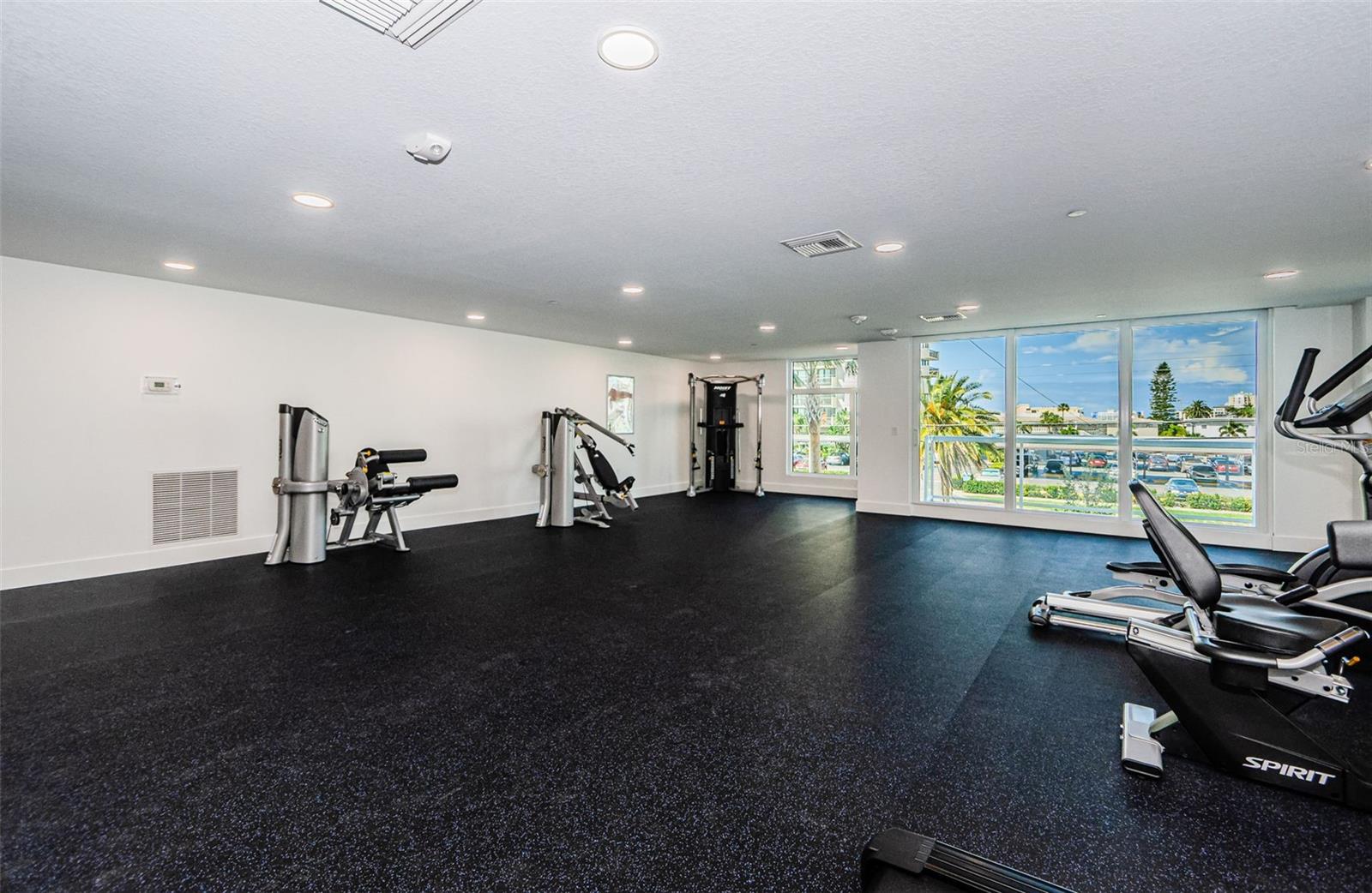 Image 28 of 45 For 415 Island Way 509