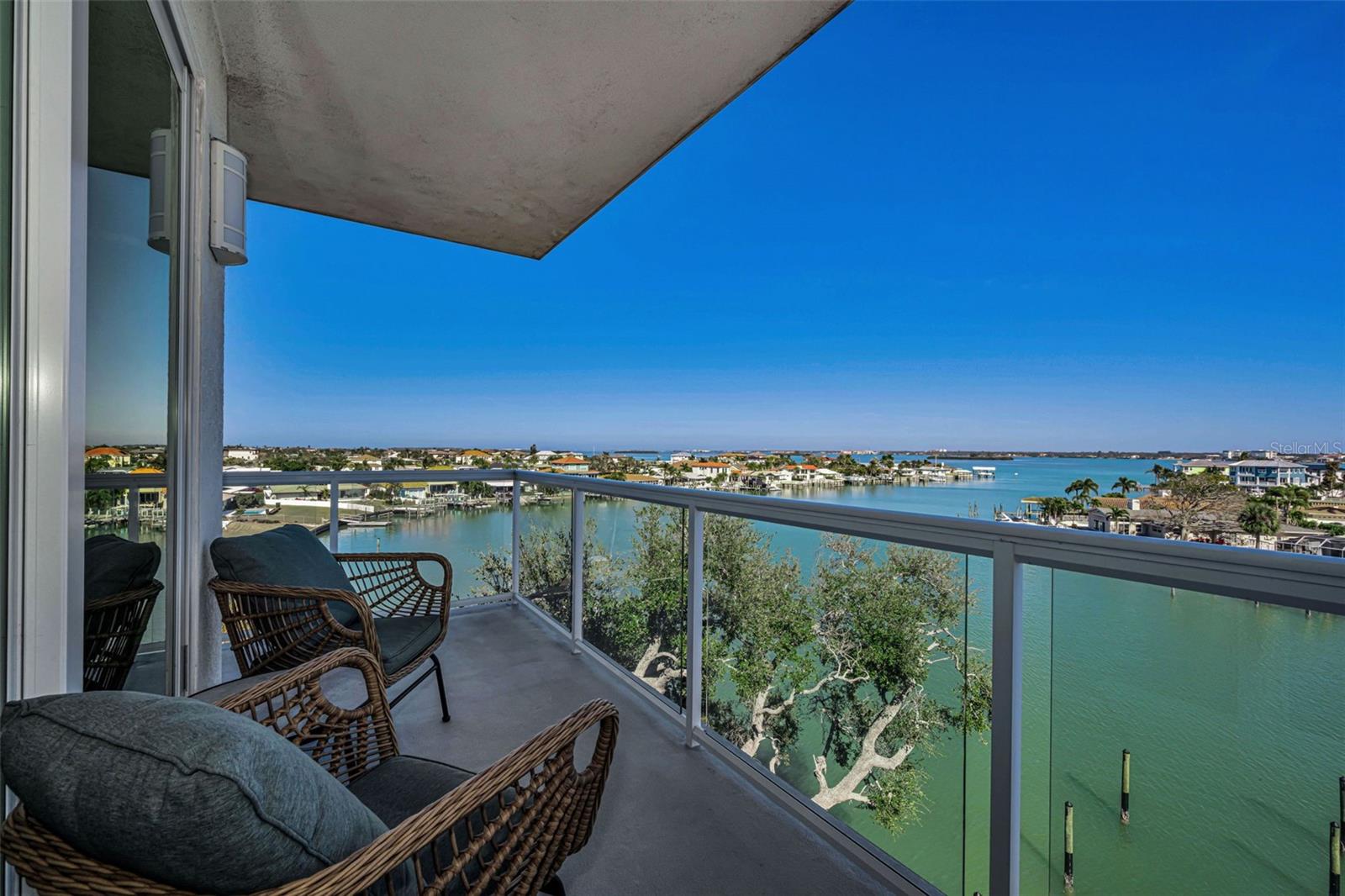 Image 9 of 45 For 415 Island Way 509