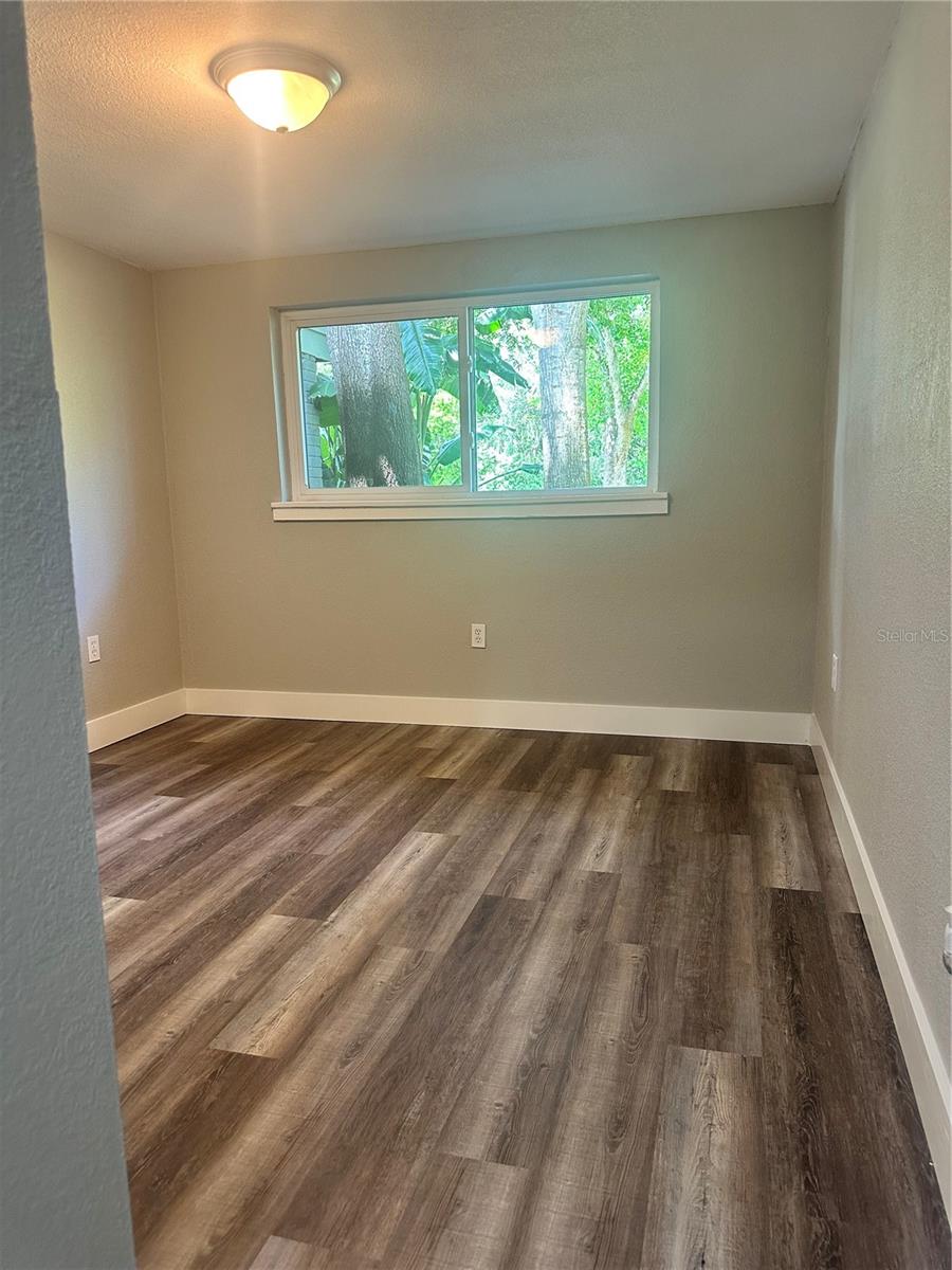 Image 21 of 28 For 12922 Post Road