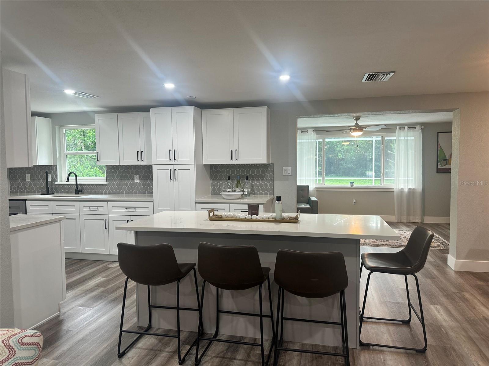 Image 4 of 28 For 12922 Post Road