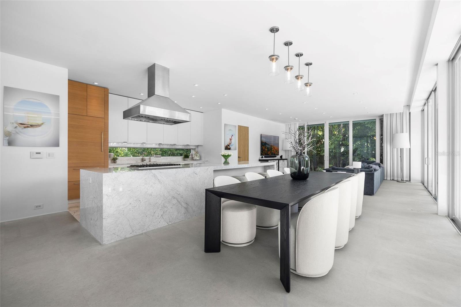 Listing photo id 29 for 4433 Bay Road