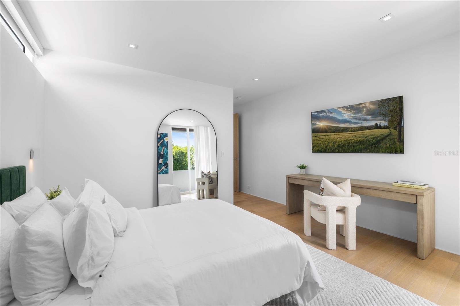 Listing photo id 46 for 4433 Bay Road