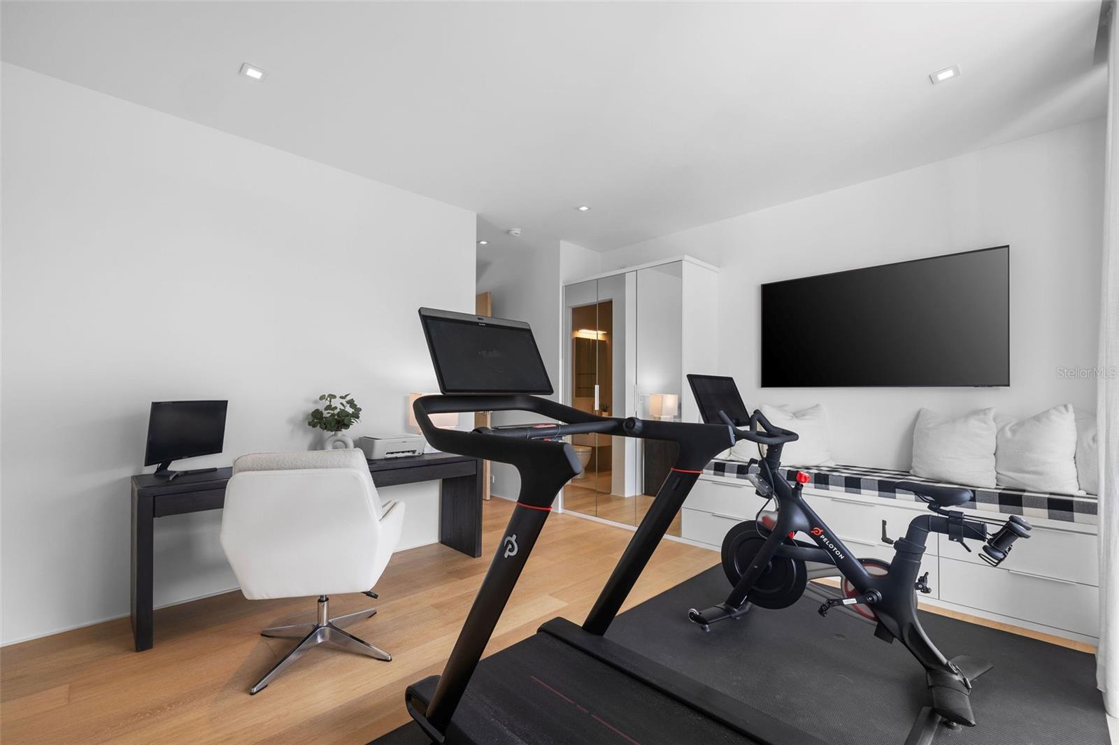 Listing photo id 53 for 4433 Bay Road