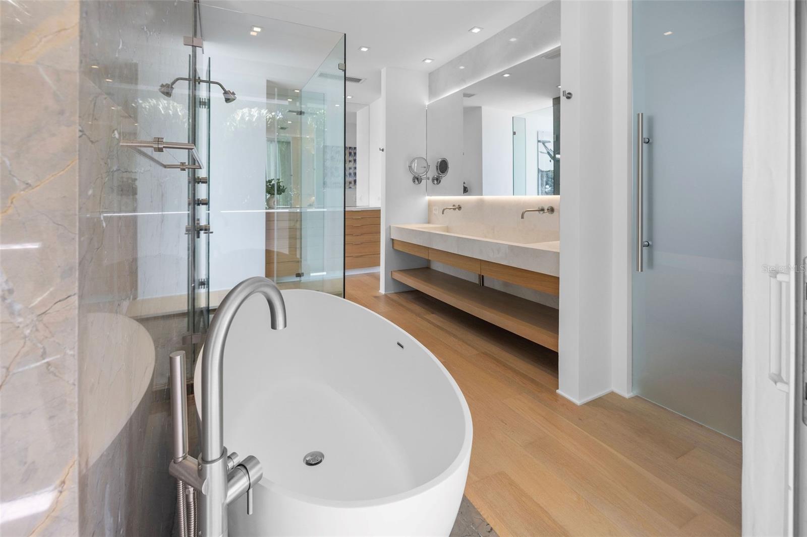 Listing photo id 62 for 4433 Bay Road