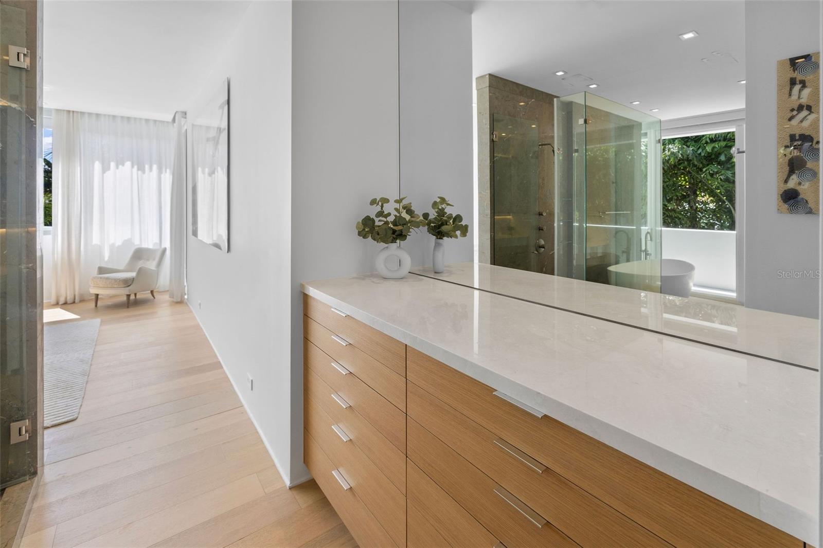 Listing photo id 64 for 4433 Bay Road