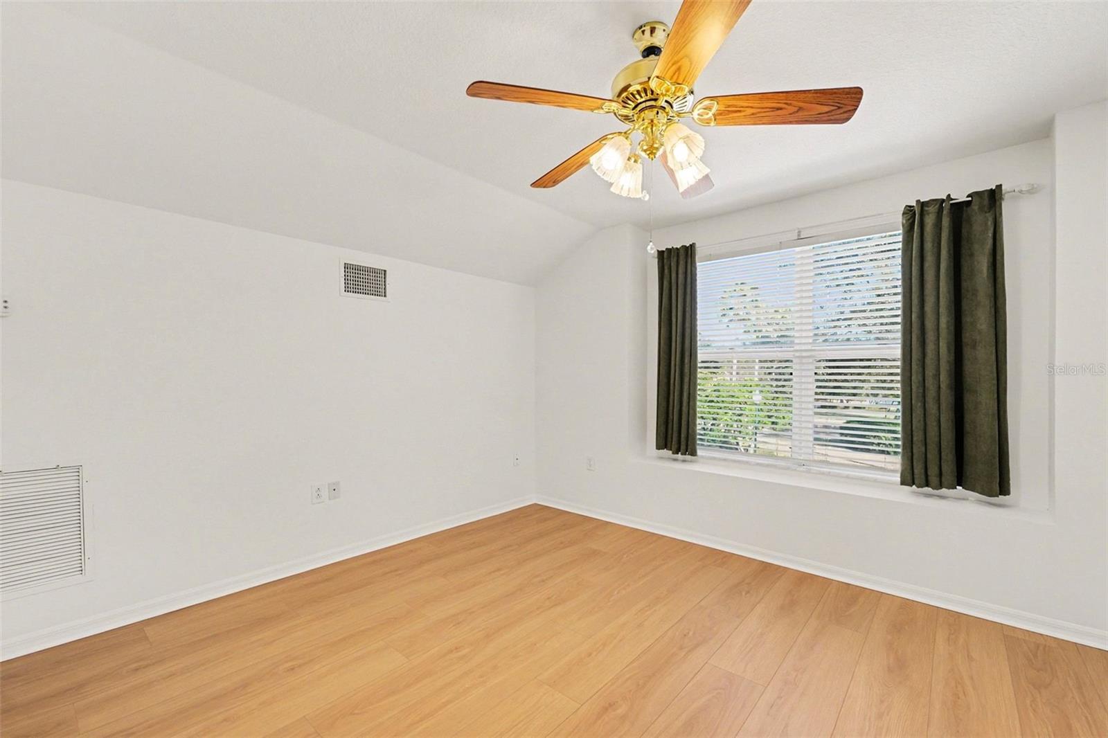 Image 17 of 57 For 18048 Arbor Crest Drive