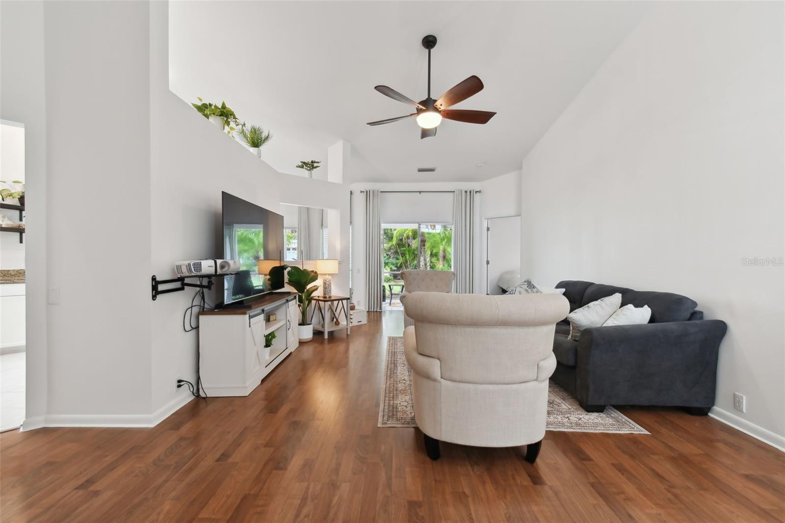 Image 4 of 31 For 4327 Murfield Drive E