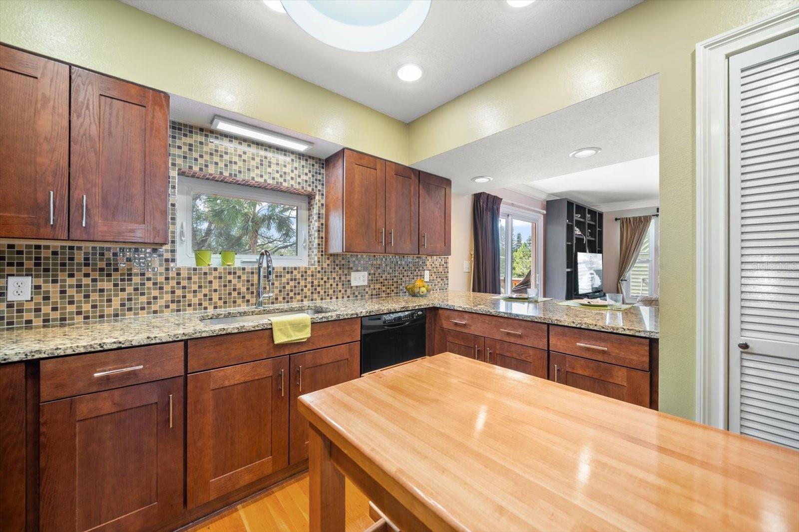 Image 16 of 44 For 856 Wisconsin Avenue