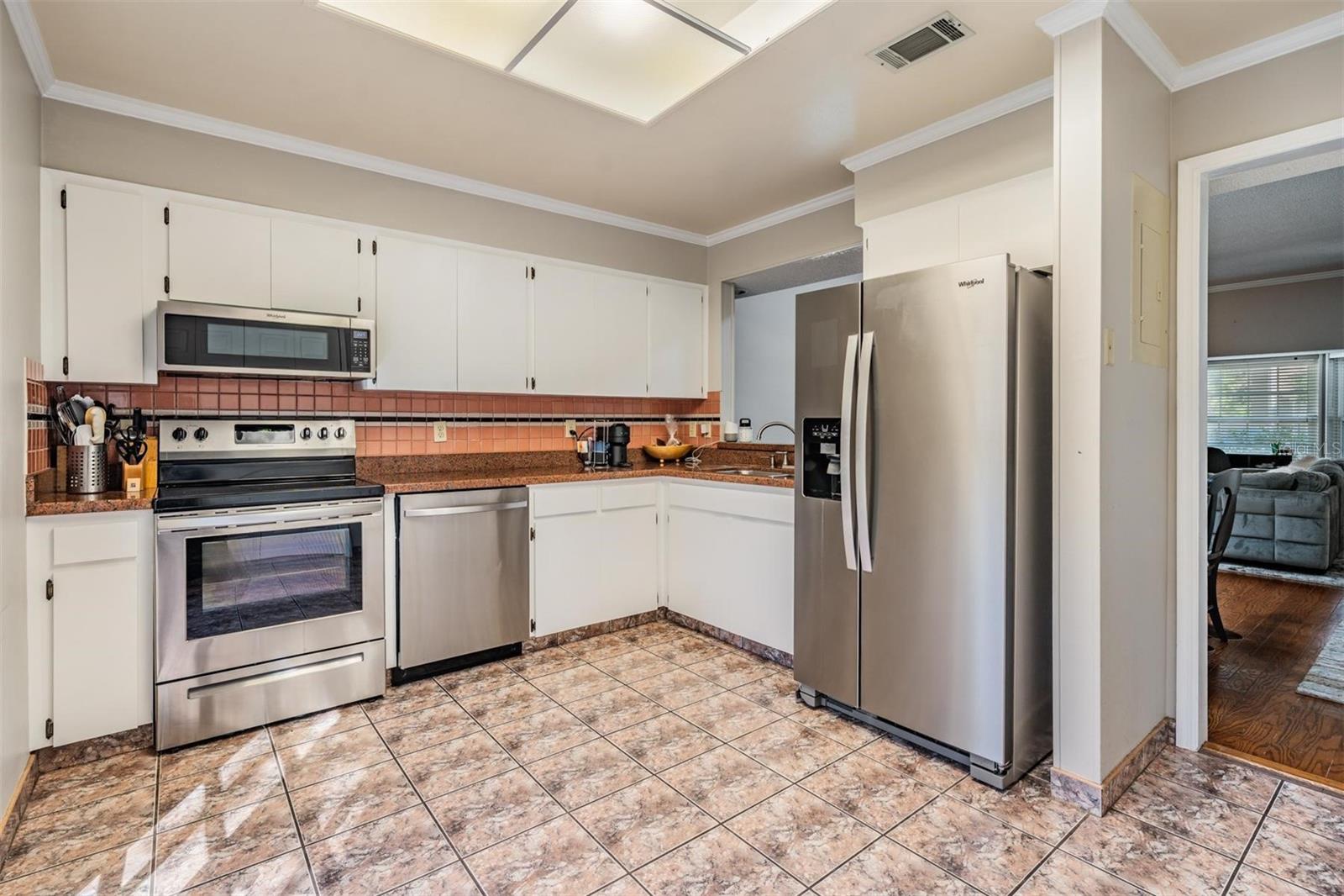 Image 10 of 19 For 3819 Horatio Street B-10