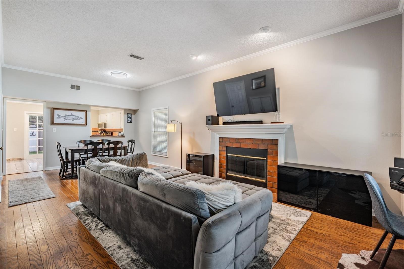 Image 3 of 19 For 3819 Horatio Street B-10