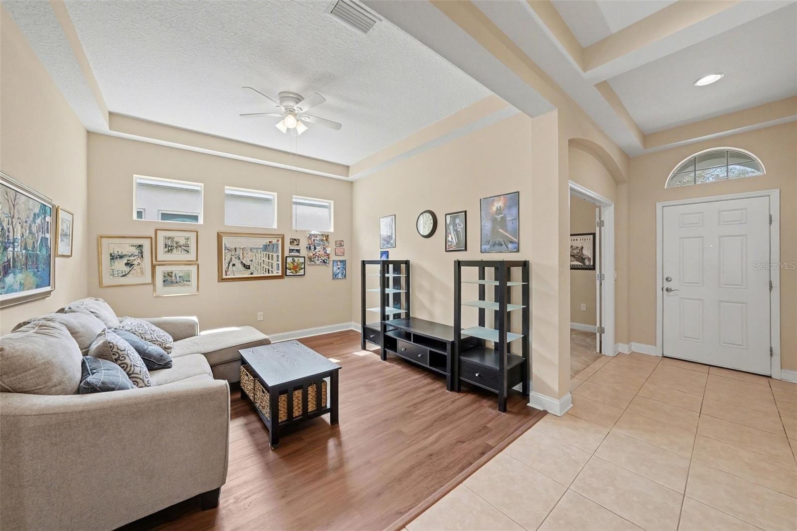 Listing photo id 8 for 20153 Oakflower Avenue