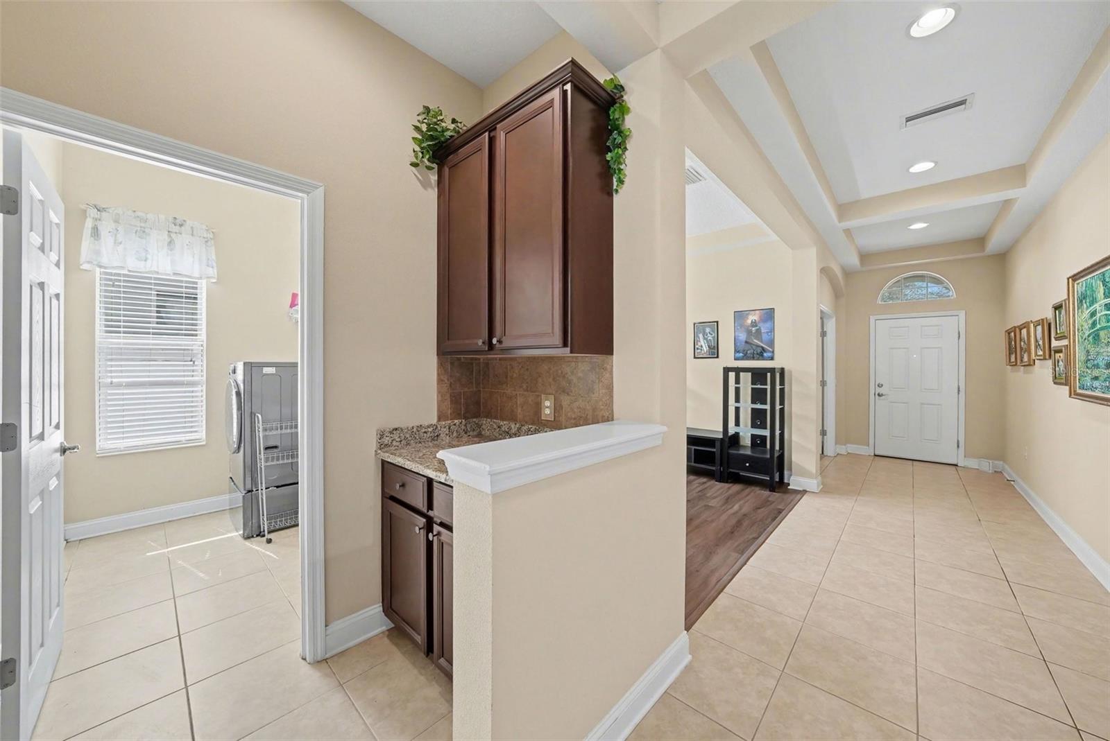 Listing photo id 10 for 20153 Oakflower Avenue