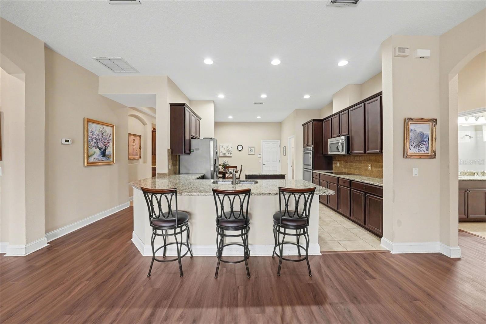 Listing photo id 14 for 20153 Oakflower Avenue