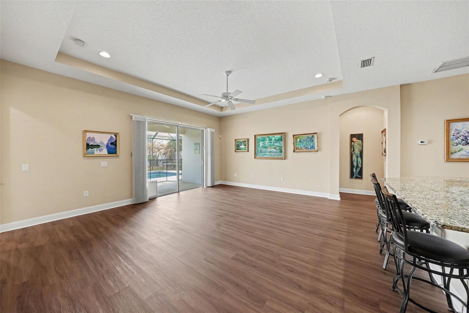 Listing photo id 18 for 20153 Oakflower Avenue