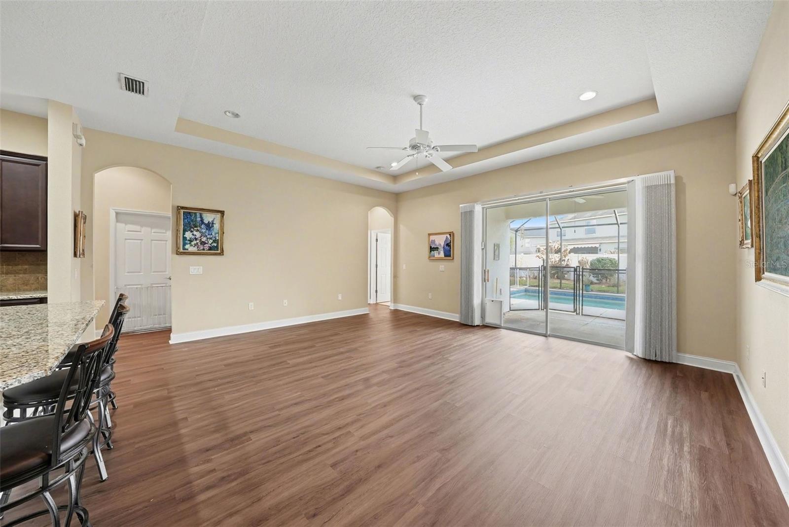 Listing photo id 20 for 20153 Oakflower Avenue