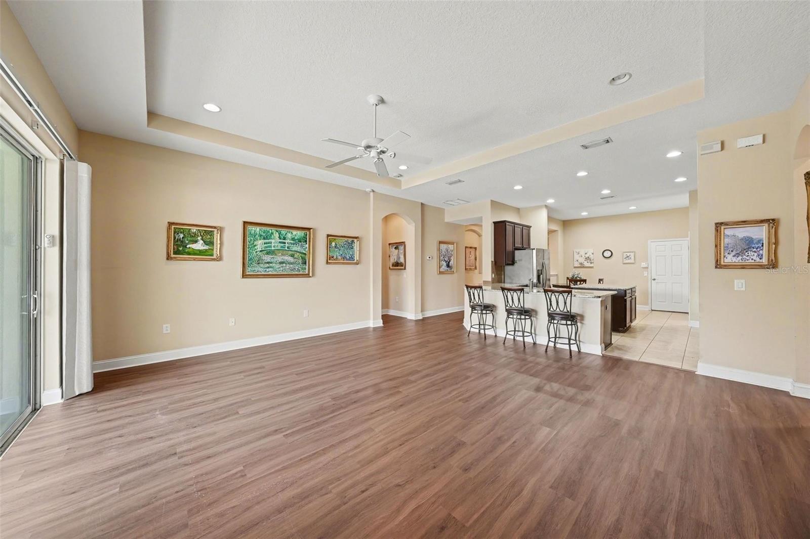 Listing photo id 22 for 20153 Oakflower Avenue