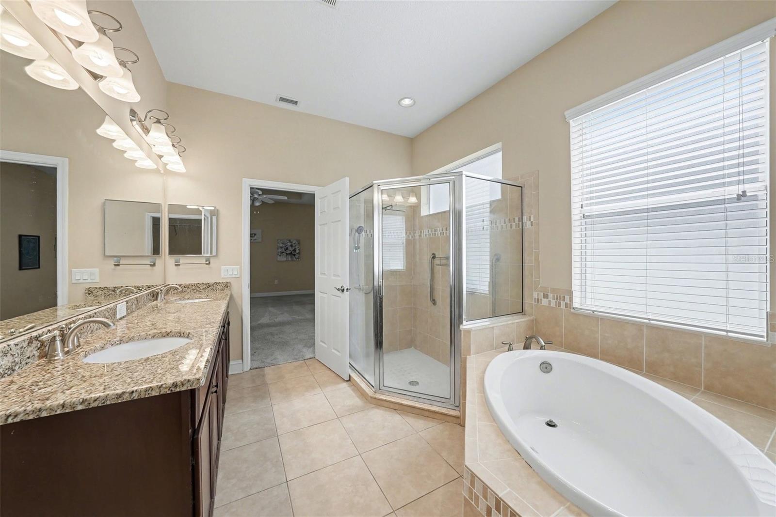 Listing photo id 30 for 20153 Oakflower Avenue