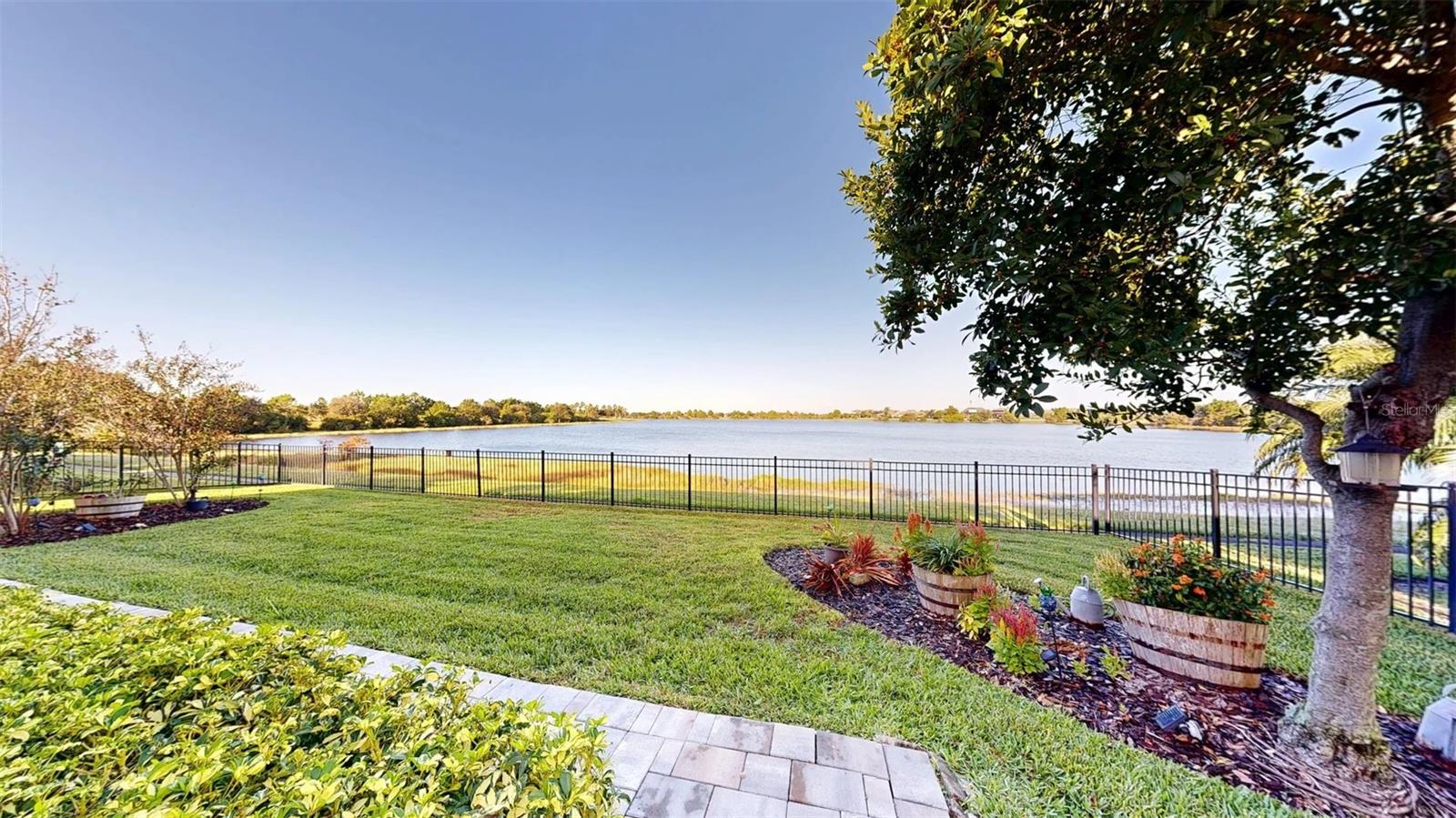 Listing photo id 13 for 6426 Tideline Drive