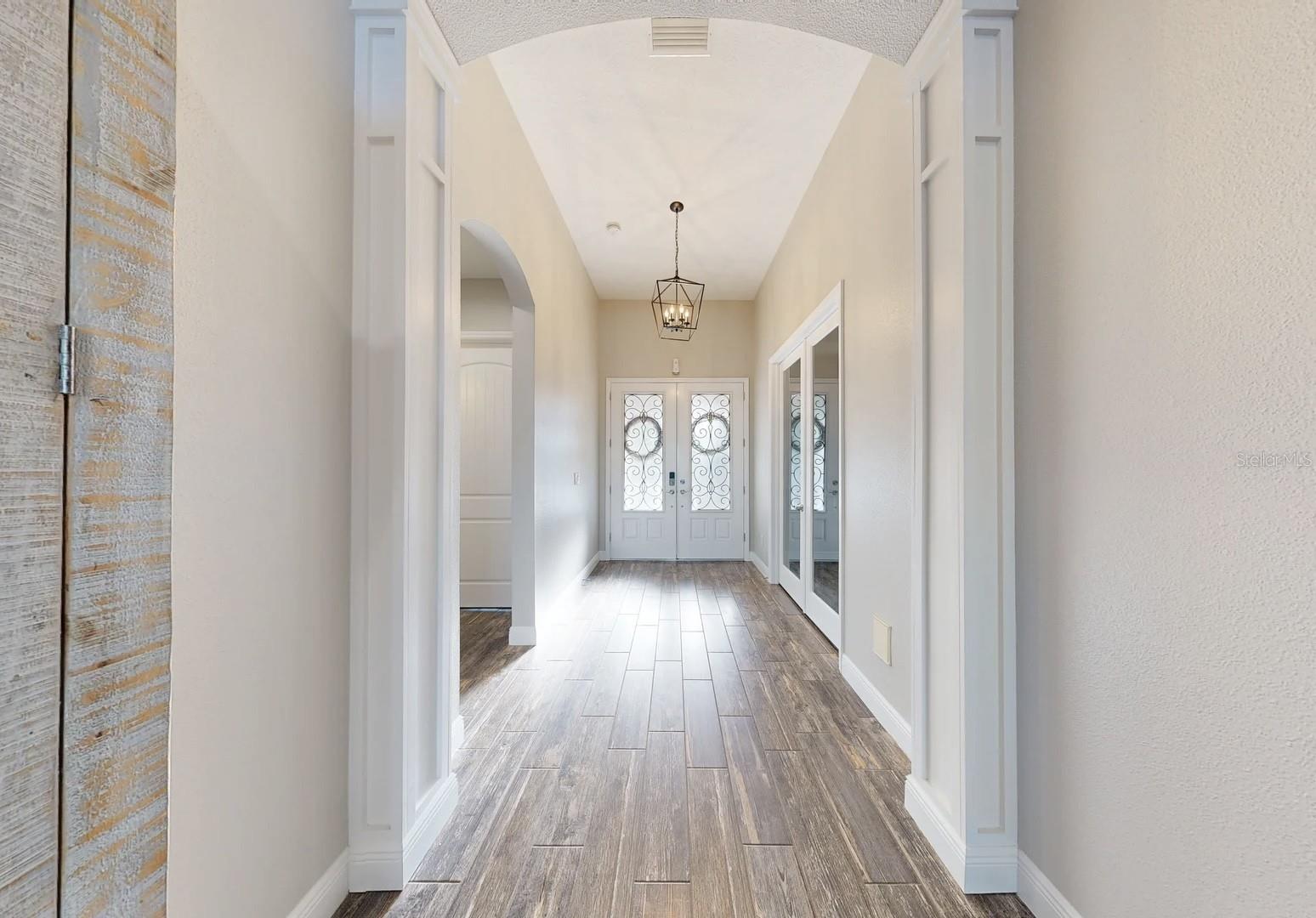 Listing photo id 21 for 6426 Tideline Drive