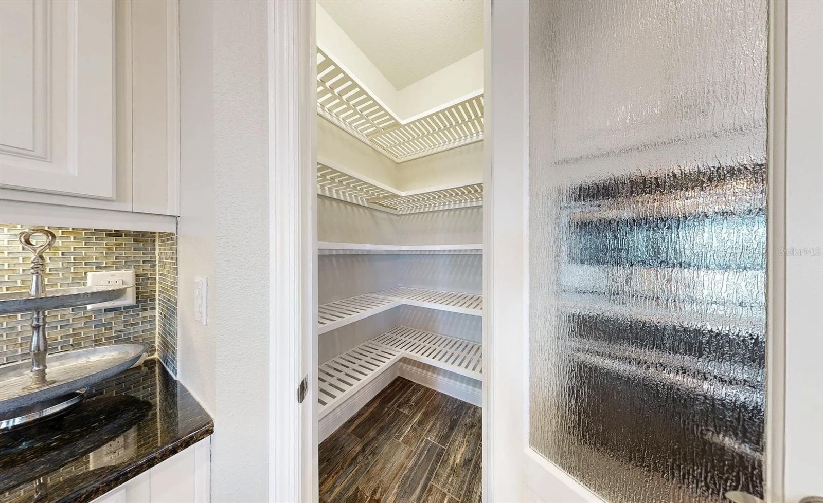 Listing photo id 28 for 6426 Tideline Drive