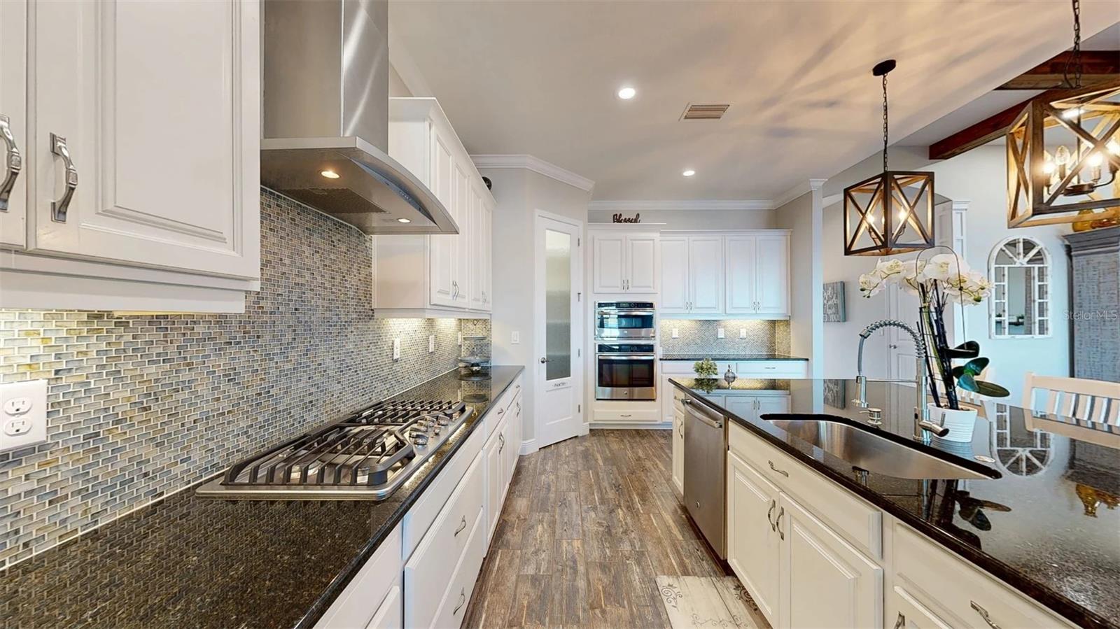 Listing photo id 30 for 6426 Tideline Drive