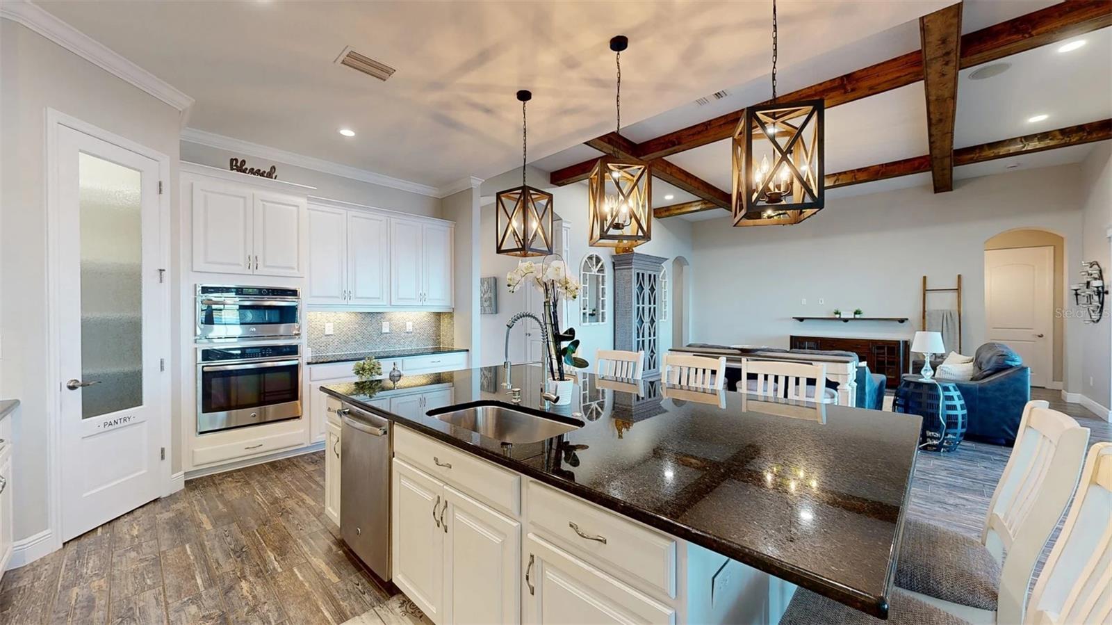 Listing photo id 32 for 6426 Tideline Drive